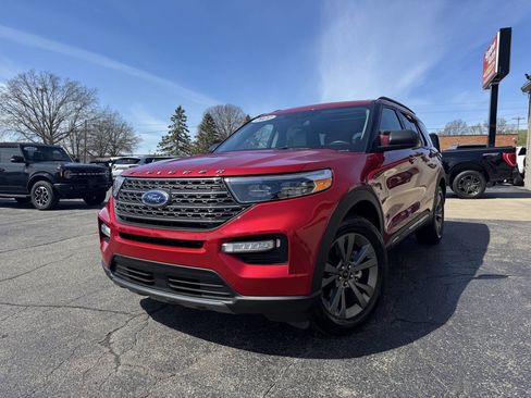 Used 2021 Ford Explorer XLT w/ Equipment Group 202A AWD/4WD image 2