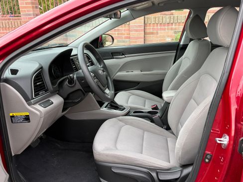 Used 2018 Hyundai Elantra SE w/ Cargo Package FWD image 6