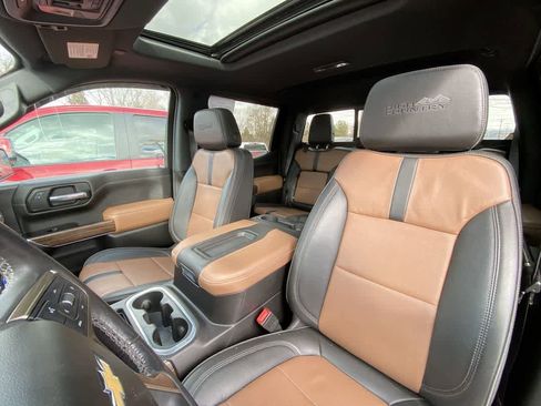 Used 2019 Chevrolet Silverado 1500 High Country image 14