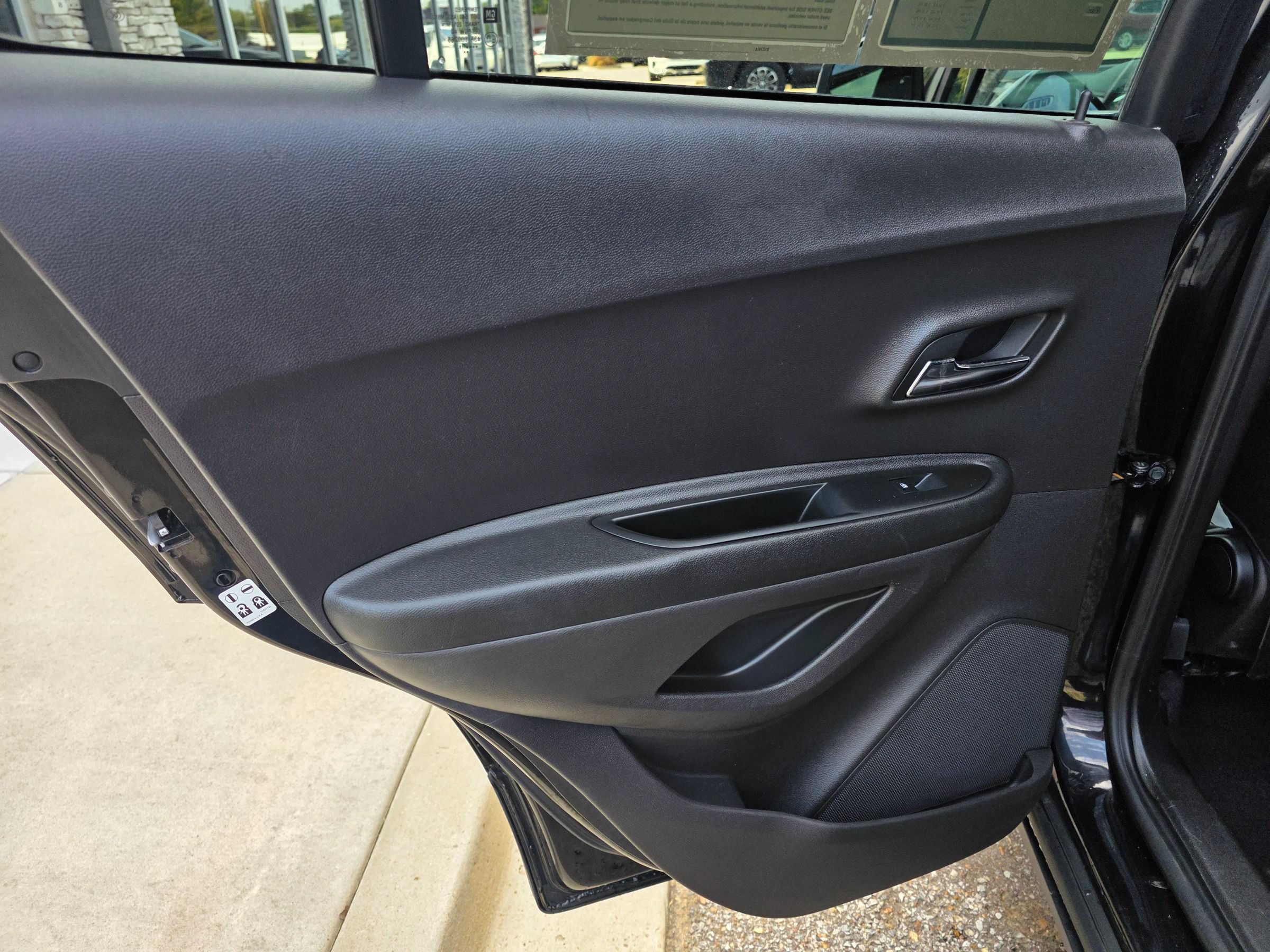 Used 2018 Chevrolet Trax Premier w/ LPO, Cargo Package AWD/4WD image 10