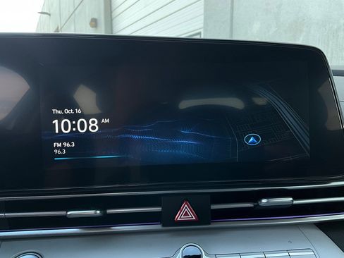 Used 2025 Hyundai Elantra Limited image 30