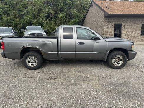 Used 2011 Dodge Dakota ST image 2
