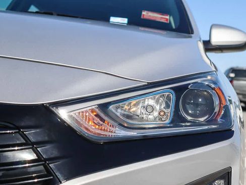 Used 2018 Hyundai Ioniq Plug-In Hybrid FWD image 7