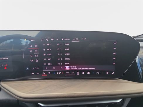 Used 2025 Audi Q5 Prestige image 25