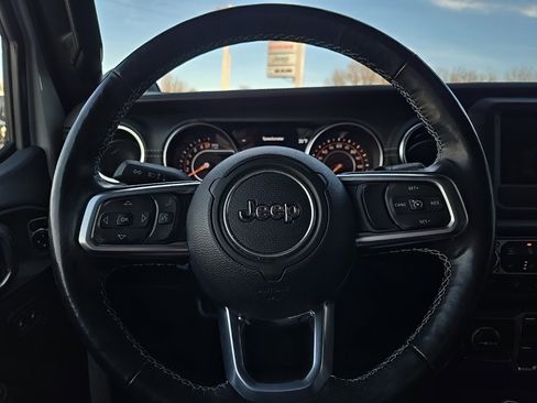 Used 2018 Jeep Wrangler Unlimited Sahara image 47