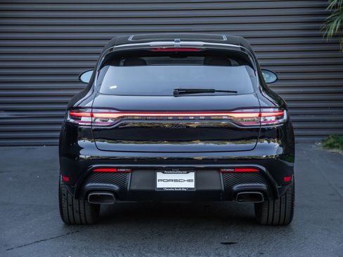 Certified 2022 Porsche Macan image 9