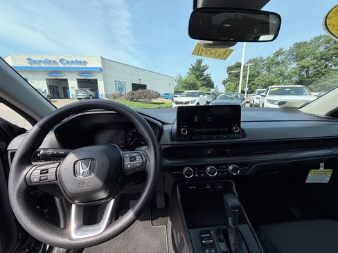 Used 2025 Honda CR-V LX image 10