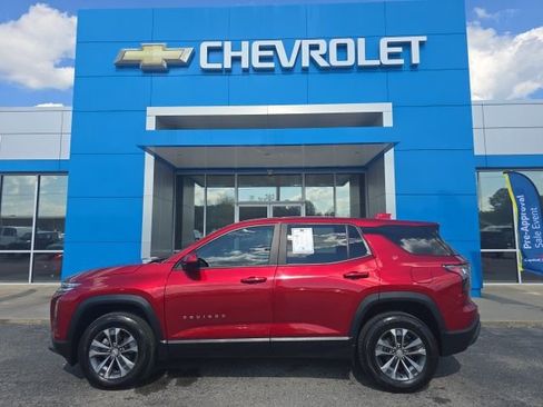 Used 2025 Chevrolet Equinox LT w/ Safety and Technology Package image 2