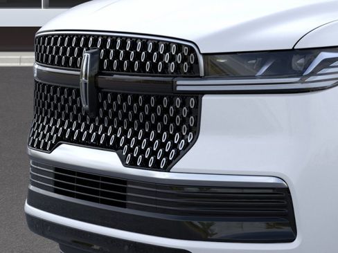 New 2025 Lincoln Navigator L Reserve AWD/4WD image 17
