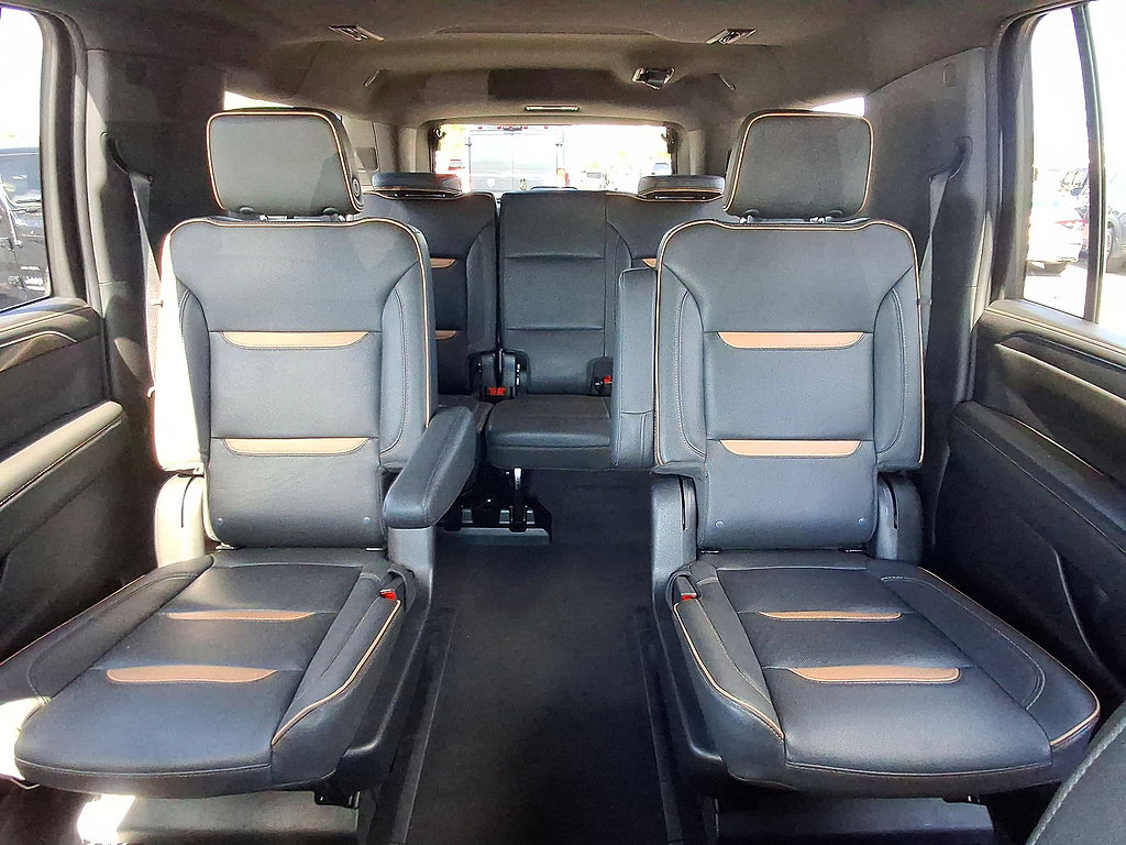 Used 2023 GMC Yukon XL AT4 AWD/4WD image 13