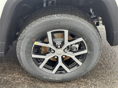 New 2025 Jeep Grand Cherokee Limited w/ Luxury Tech Group II image 10