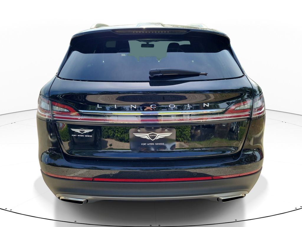 Used 2023 Lincoln Nautilus FWD w/ Premium Package image 3