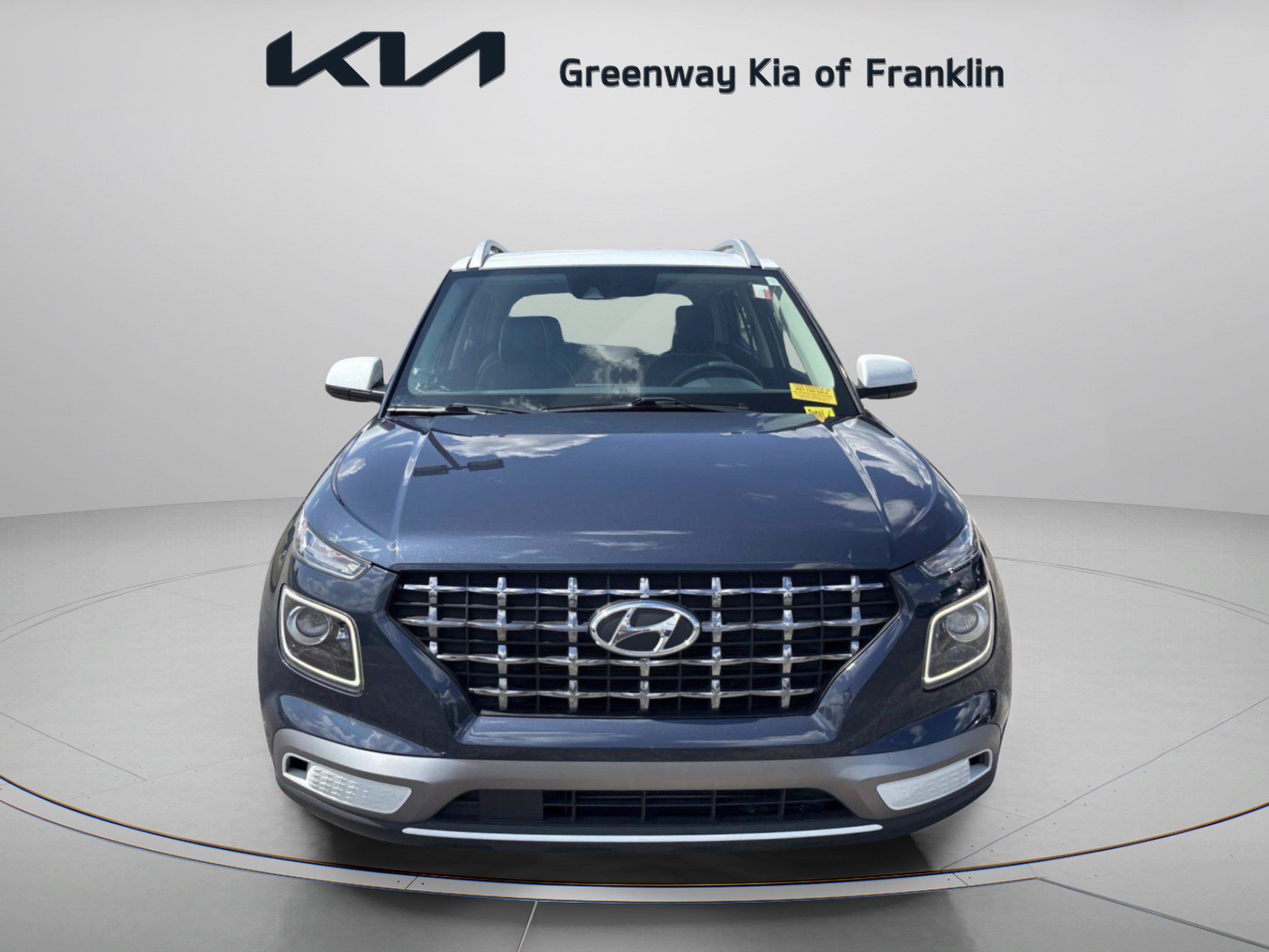 Used 2020 Hyundai Venue FWD image 2