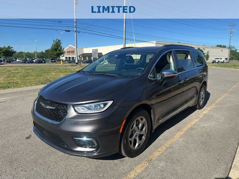 Used 2023 Chrysler Pacifica Limited FWD image 9