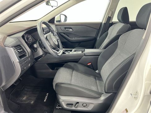 Used 2023 Nissan Rogue SV image 17