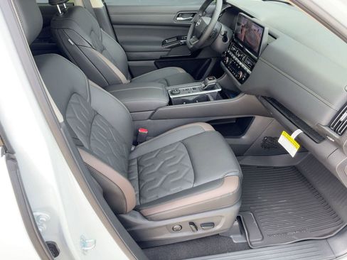 New 2026 Nissan Pathfinder Platinum image 30