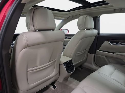 Used 2013 Cadillac XTS Luxury image 12