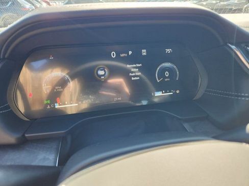 New 2025 Jeep Grand Cherokee Overland w/ Luxury Tech Group IV AWD/4WD image 19