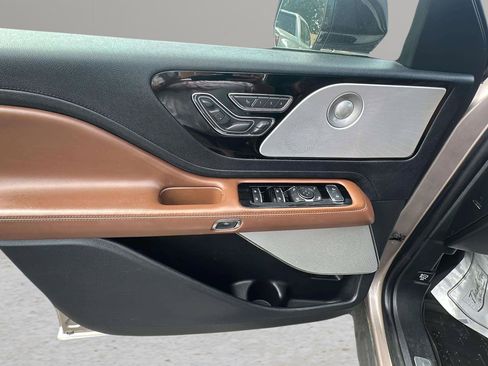 Used 2020 Lincoln Aviator Reserve w/ Equipment Group 202A AWD/4WD image 17