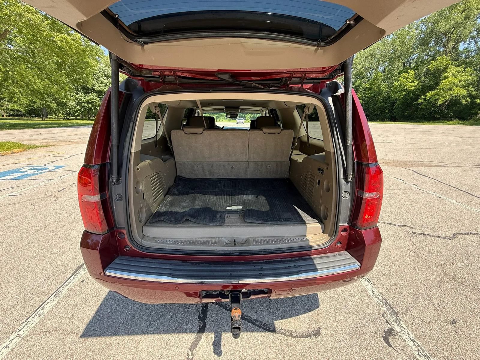 Used 2016 Chevrolet Suburban LTZ RWD image 13