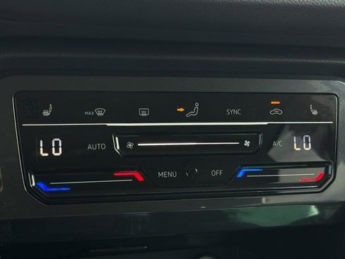 Certified 2024 Volkswagen Tiguan SE image 11