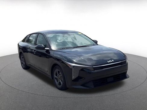 Used 2025 Kia K4 FWD image 2