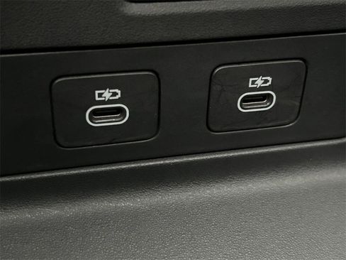 Used 2025 Land Rover Range Rover Velar Dynamic SE image 21