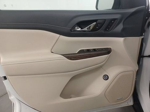 Used 2023 GMC Acadia Denali AWD/4WD image 18