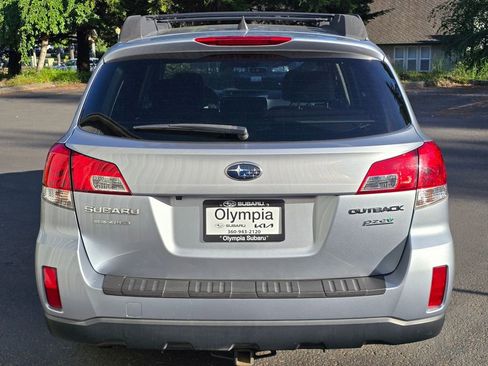Used 2014 Subaru Outback 2.5i Premium w/ Moonroof Package AWD/4WD image 5