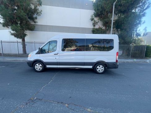 Used 2017 Ford Transit 350 XLT image 6