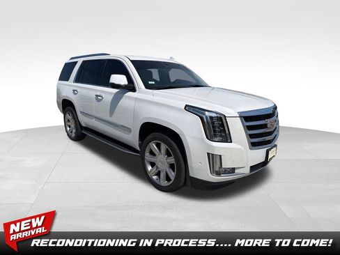 Used 2018 Cadillac Escalade Luxury AWD/4WD image 1