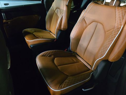 New 2026 Chrysler Pacifica Pinnacle image 16