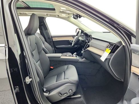 New 2026 Volvo XC90 B6 Plus w/ Protection Package Premier image 18