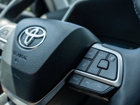 Used 2026 Toyota Highlander XLE AWD/4WD image 26