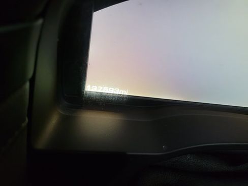 Used 2015 Cadillac Escalade Premium image 3