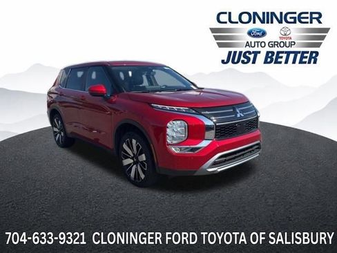 Used 2025 Mitsubishi Outlander SE FWD image 1