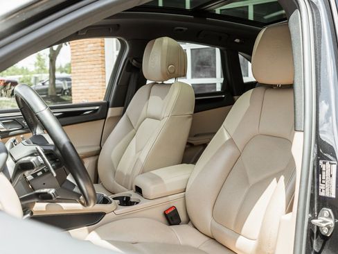 Used 2022 Porsche Macan image 6