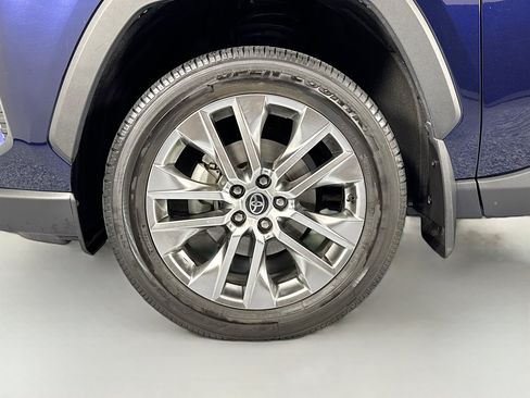 Used 2021 Toyota RAV4 XLE Premium AWD/4WD image 31