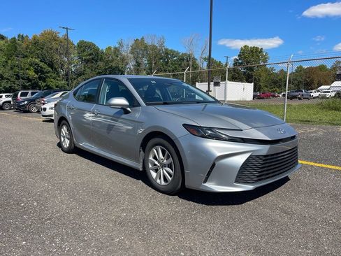 Used 2025 Toyota Camry LE FWD image 7