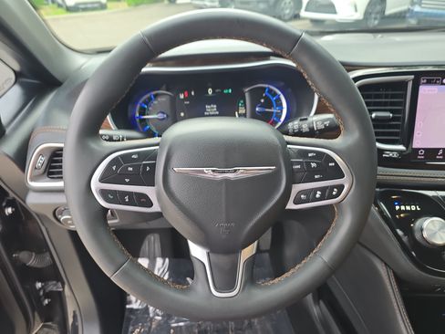 Used 2023 Chrysler Pacifica Pinnacle FWD image 30