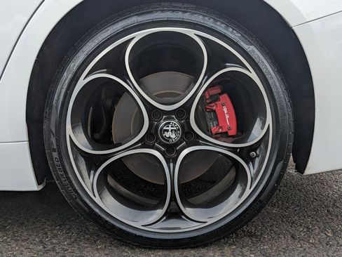 Used 2022 Alfa Romeo Giulia Veloce image 45