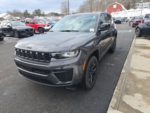 New 2026 Jeep Grand Cherokee Laredo image 3