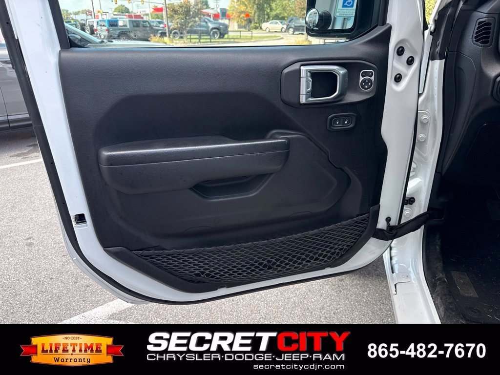 Used 2023 Jeep Gladiator Mojave w/ Cold Weather Group AWD/4WD image 27