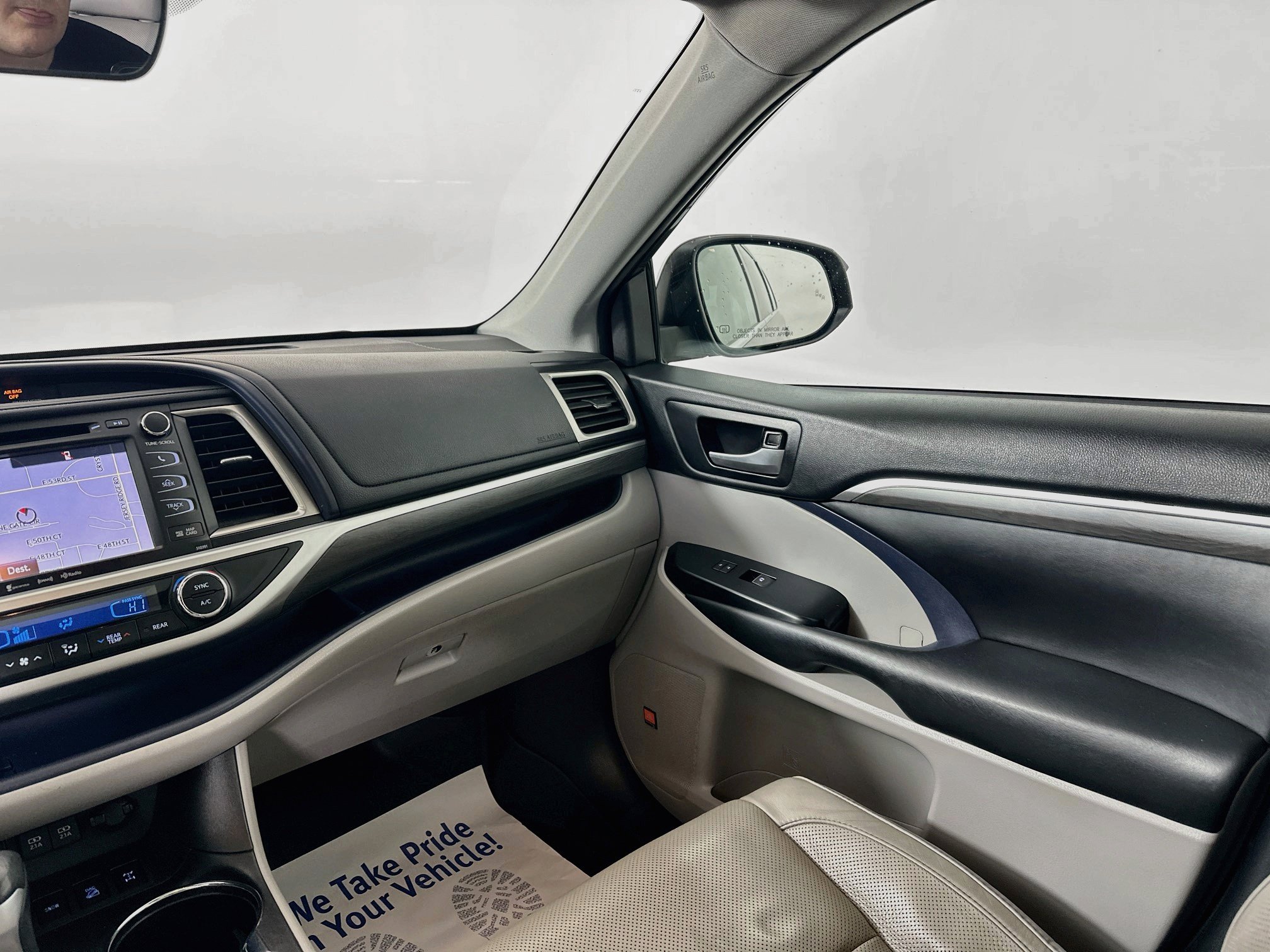 Used 2019 Toyota Highlander Limited w/ Carpet Mat Package (TMS) AWD/4WD image 25