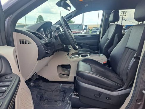 Used 2019 Dodge Grand Caravan SXT FWD image 10