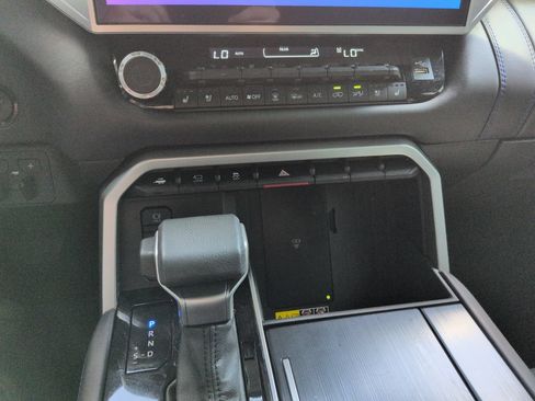 Certified 2025 Toyota Sequoia Platinum AWD/4WD image 18