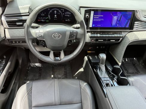 Used 2025 Toyota Camry XLE FWD image 10