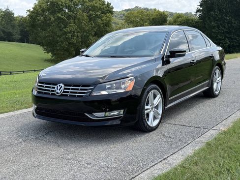 Used 2013 Volkswagen Passat TDI SE FWD image 3