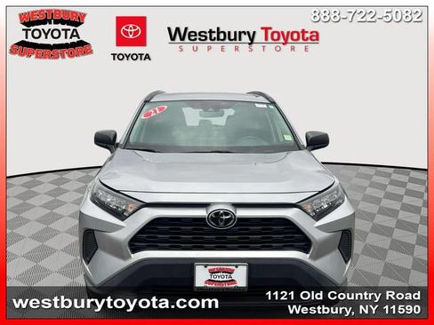 Used 2021 Toyota RAV4 LE AWD/4WD image 3