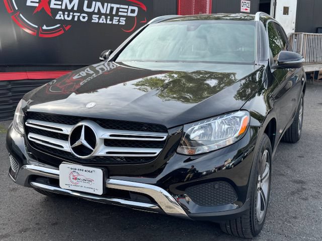 Used 2017 Mercedes-Benz GLC 300 4MATIC image 1
